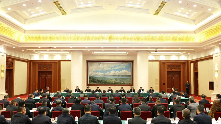 云南省委、、、省政府举行民营企业座谈会，，2121非凡国际科技受邀加入